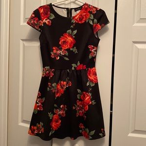 B Darin size 9/10 stretchy dress, cute rose pattern, it has one spot on it